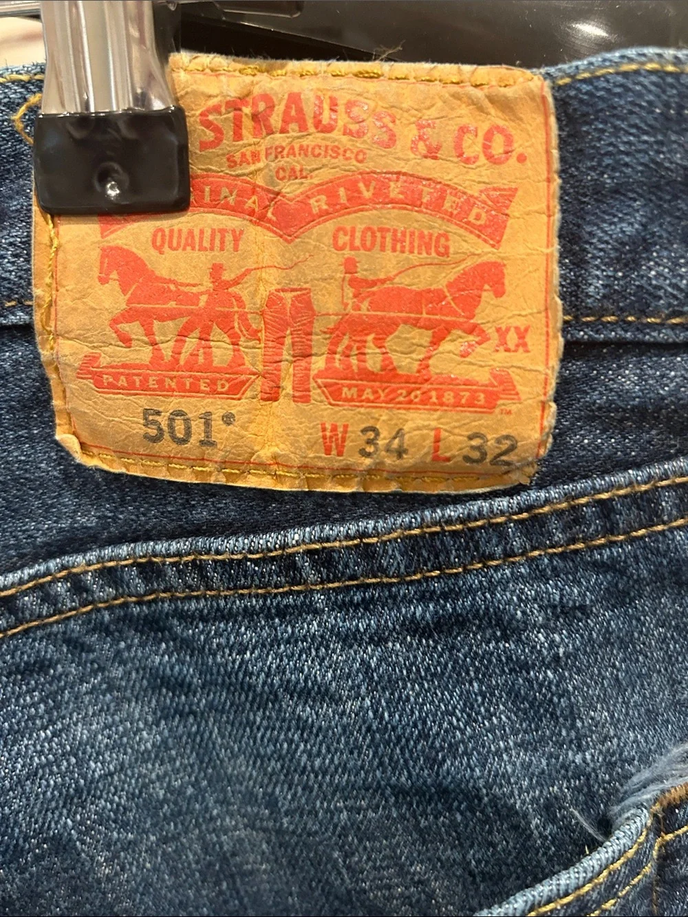 Levi's Men's Bootcut Jeans in Medium Blue Wash Size 34x32 / Button fly